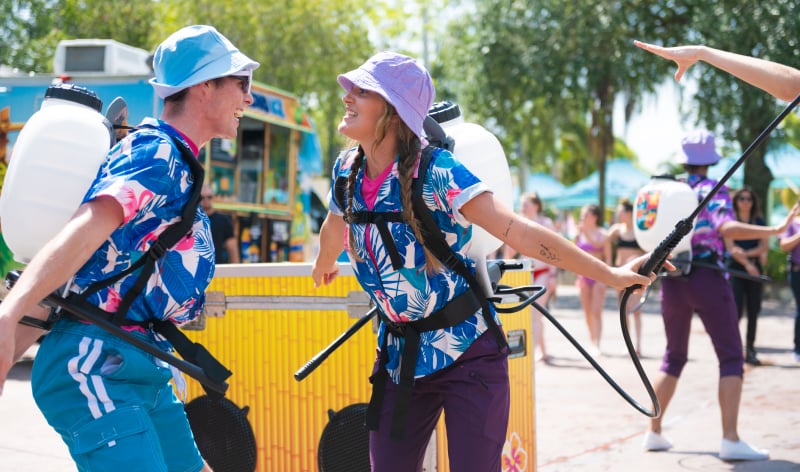 Two entertainment performs at Aquatica Orlando