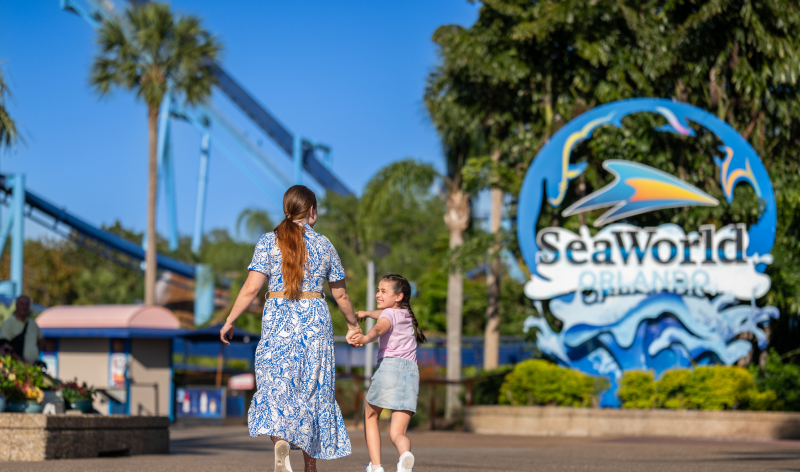 Mom and daughter at SeaWorld Orlando entrance
