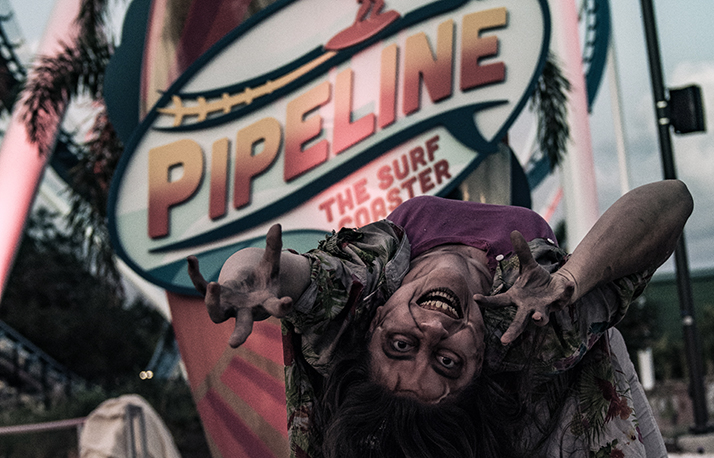 Howl-O-Scream scare zone near Pipeline