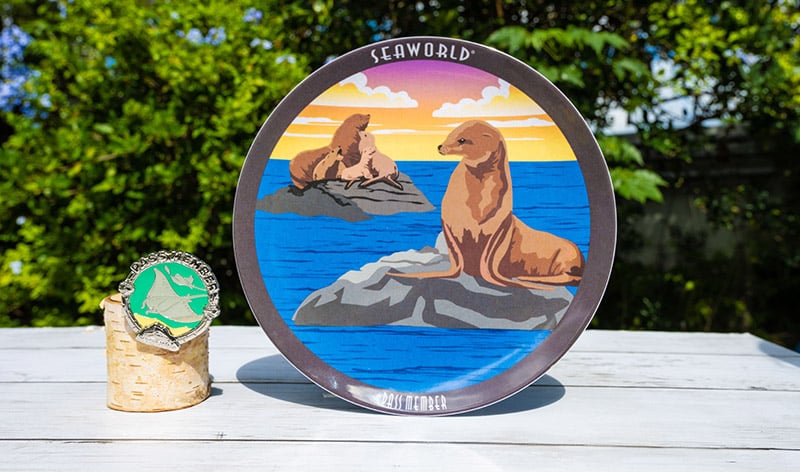 SeaWorld Orlando Pass Member Exclusive Plate and Pin