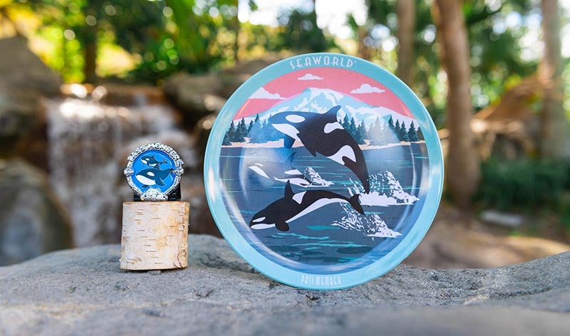 SeaWorld Pass Member Exclusive Plate and Pin