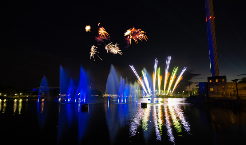 Experience a memorable fourth of July at SeaWorld with mesmerizing fireworks. 