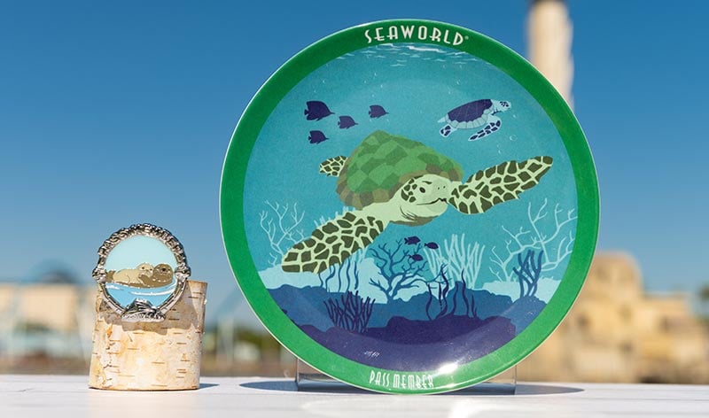 SeaWorld Pass Member Exclusive Pin and Plate