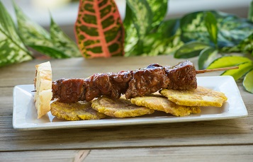 Seven Seas Food Festival Pinchos con Tostones 