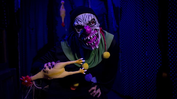 Clown scare actor at SeaWorld Orlando Howl-O-Scream