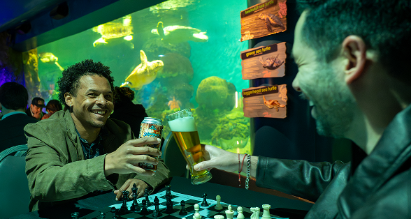 Chess people playing.