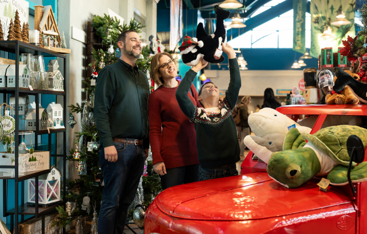 A couple holiday shopping at SeaWorld San Diego