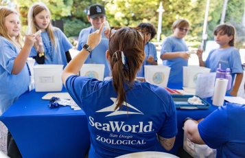 SeaWorld Ambassador with children at STEM Day