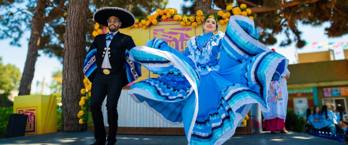 Folklorico dancers