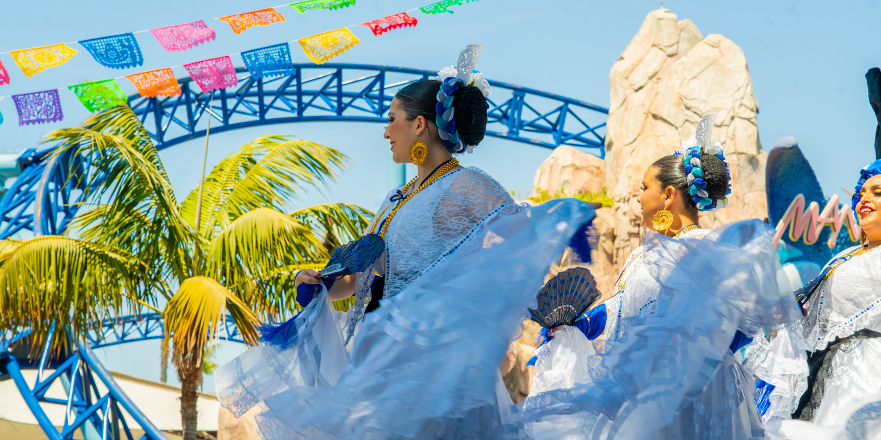 Ballet Folkorico dancers
