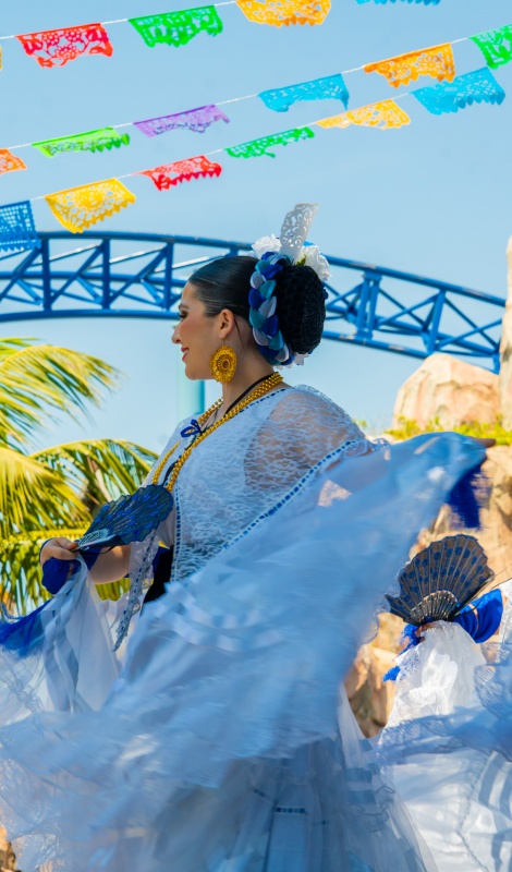 Ballet Folkorico dancers